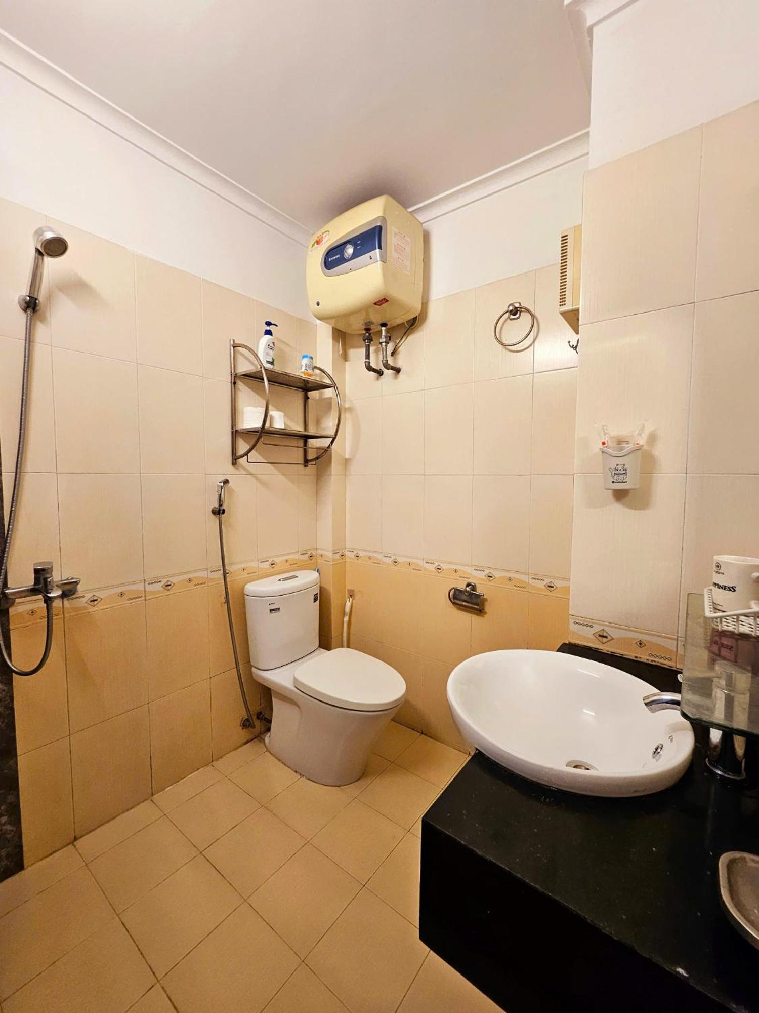 Rainbow Homestay - No 8 Alley 18B Tong Dan Hanoi Exterior photo